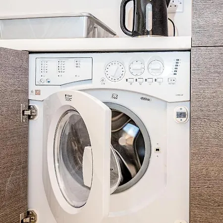 Cozy, Modern In The Heart Of St Julians